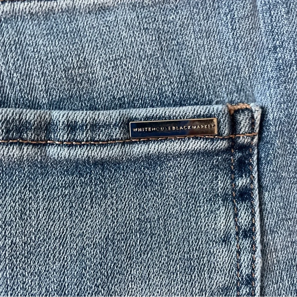 White House Black Market Women's Jeans The Girlfriend Sz 6 Light Wash Distressed - Picture 10 of 10